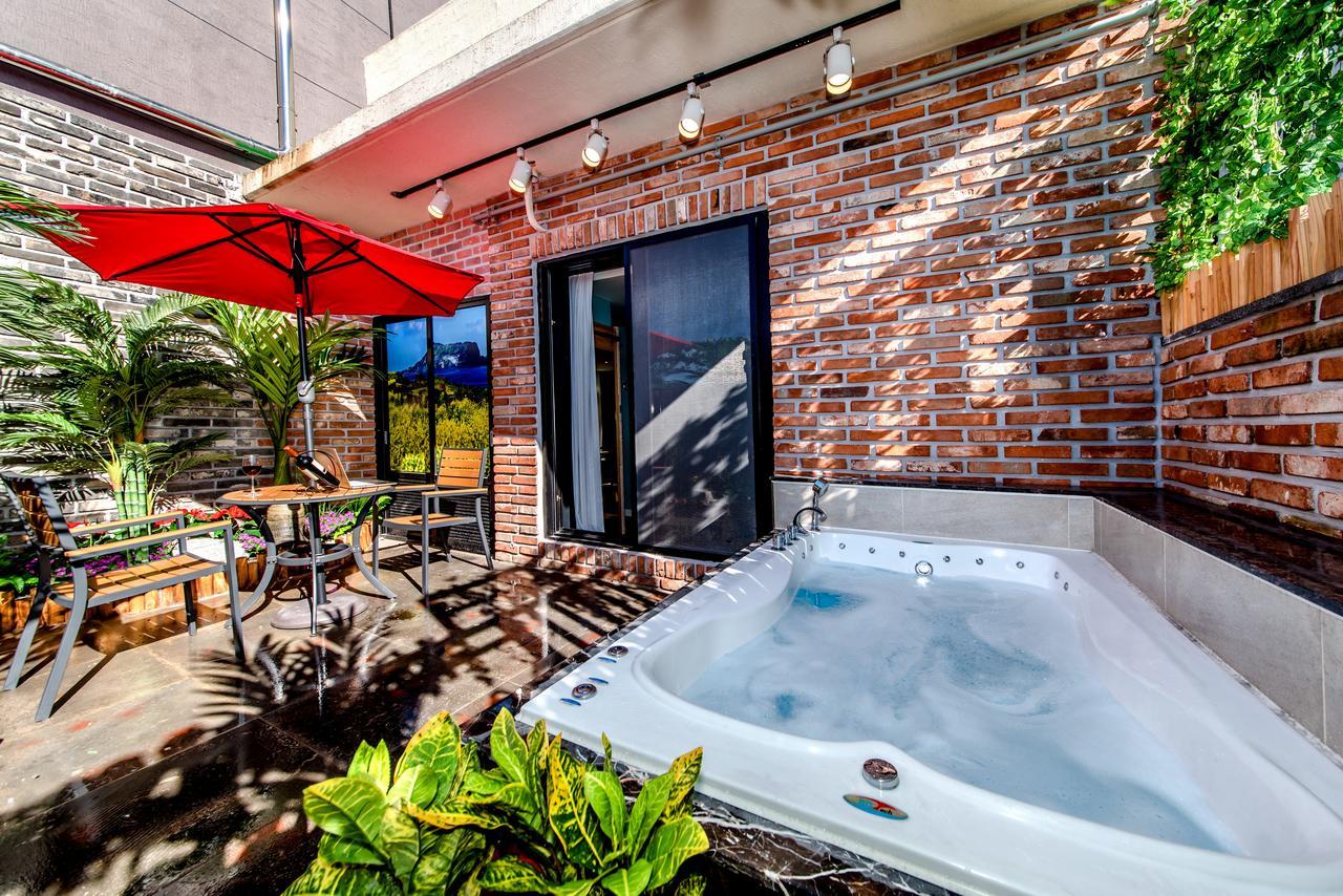Jeju Hertz Hotel Екстер'єр фото