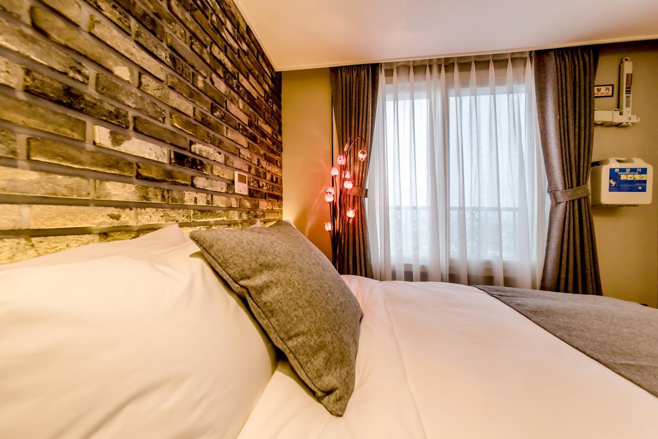 Jeju Hertz Hotel Екстер'єр фото