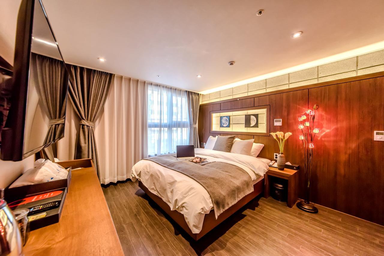 Jeju Hertz Hotel Екстер'єр фото