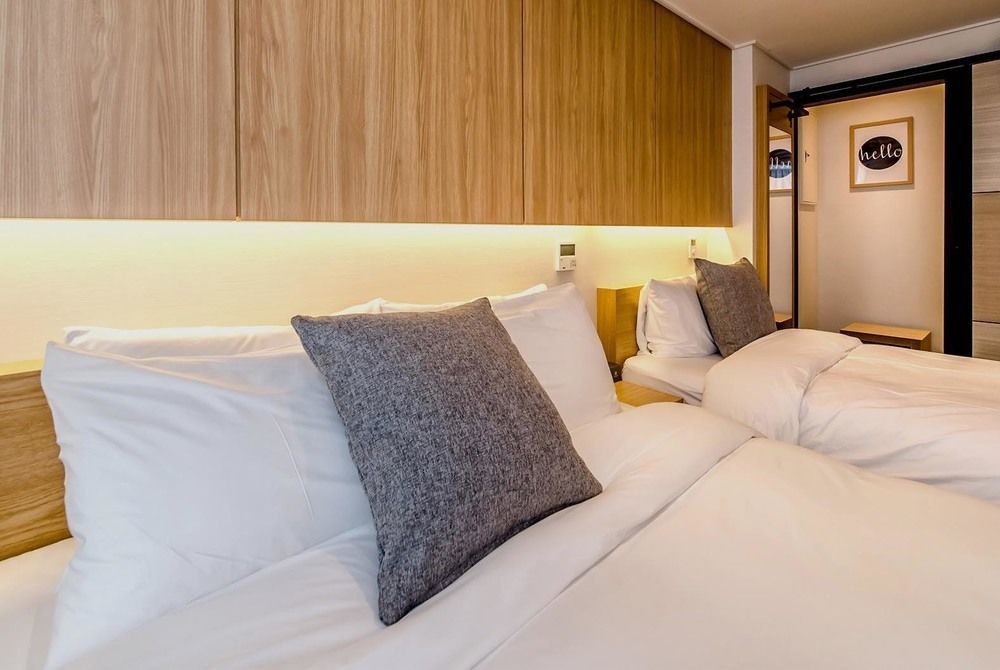 Jeju Hertz Hotel Екстер'єр фото