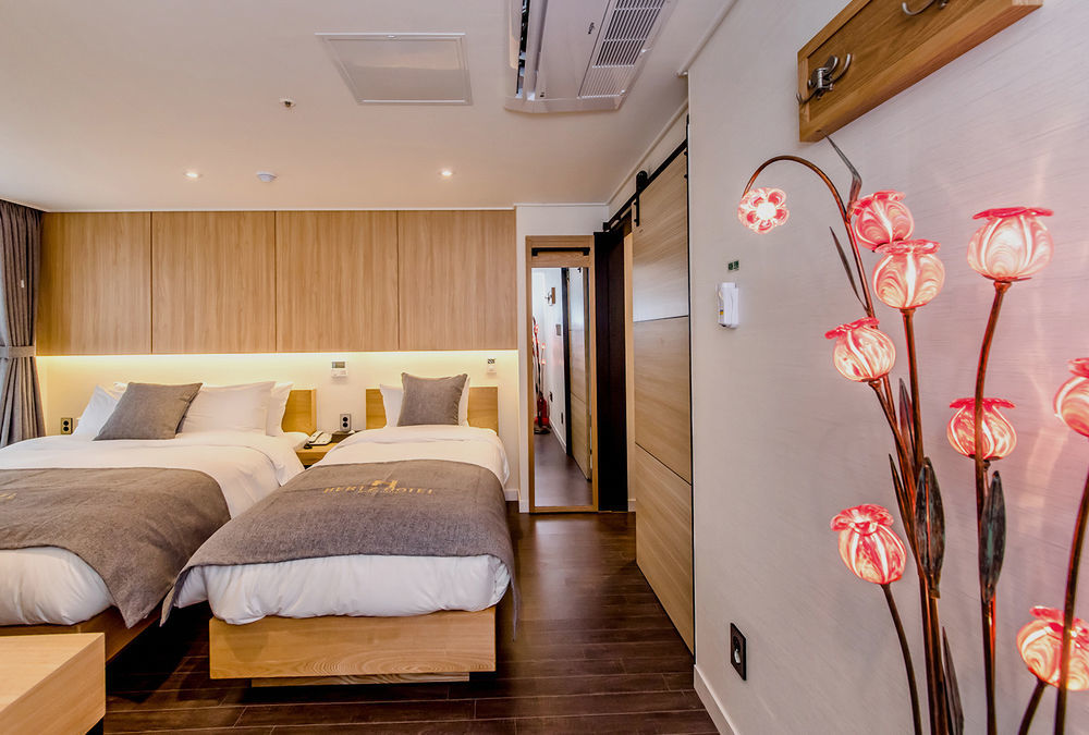 Jeju Hertz Hotel Екстер'єр фото